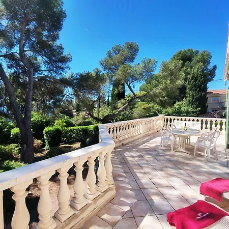 Ensoleille Avec Terrasse Et A Proximite Apartmán Saint-Raphaël