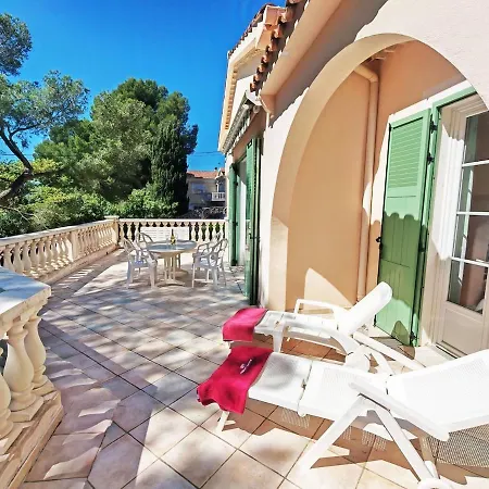 Ensoleille Avec Terrasse Et A Proximite * Saint-Raphaël