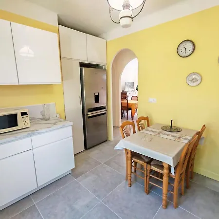 Ensoleille Avec Terrasse Et A Proximite Apartmán